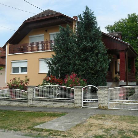 Zsuzsi Apartman Залакарош Экстерьер фото